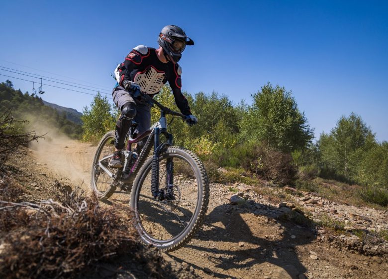 Location VTT descente avec accès télésiège à la journée aux Monts d’Olmes