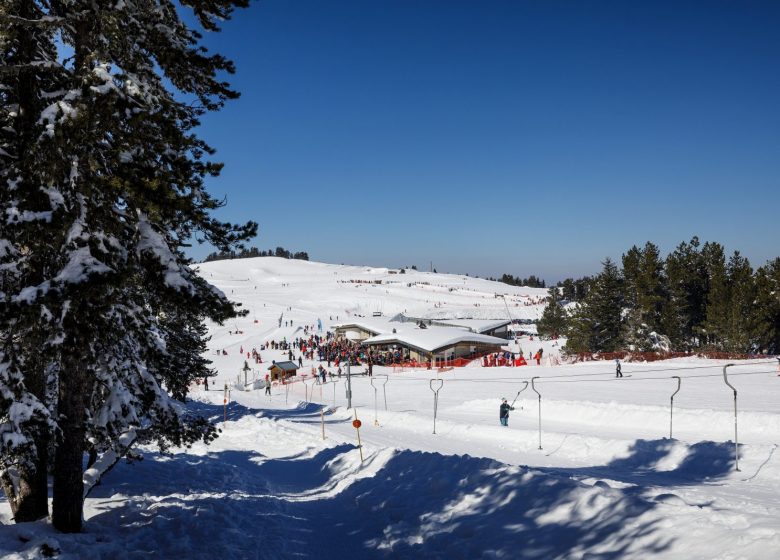 Ski alpin débutant à la station de Beille