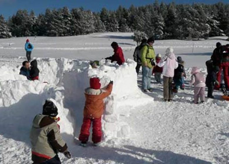 Atelier construction d’igloo avec Angaka