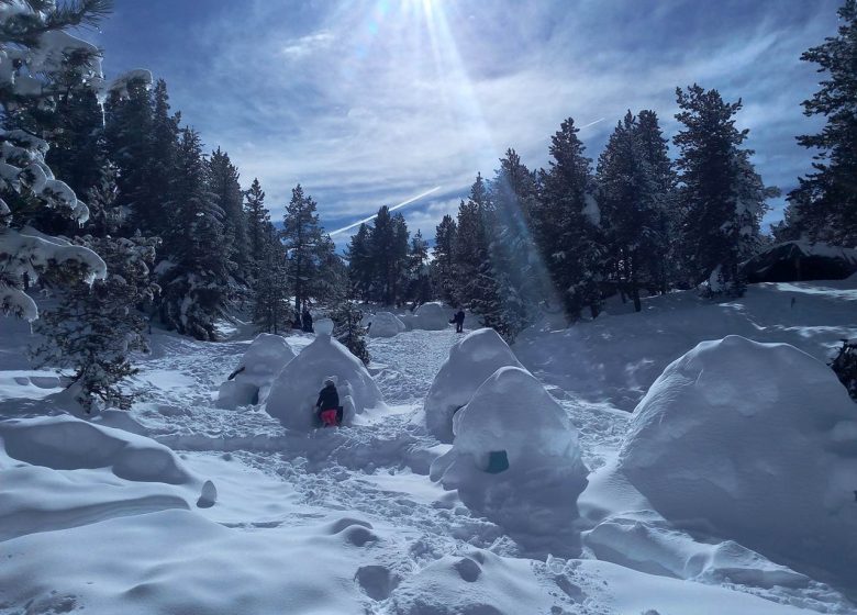 Atelier construction d’igloo avec Angaka