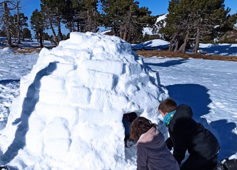 Le village d’Igloo avec le Bureau des Guides