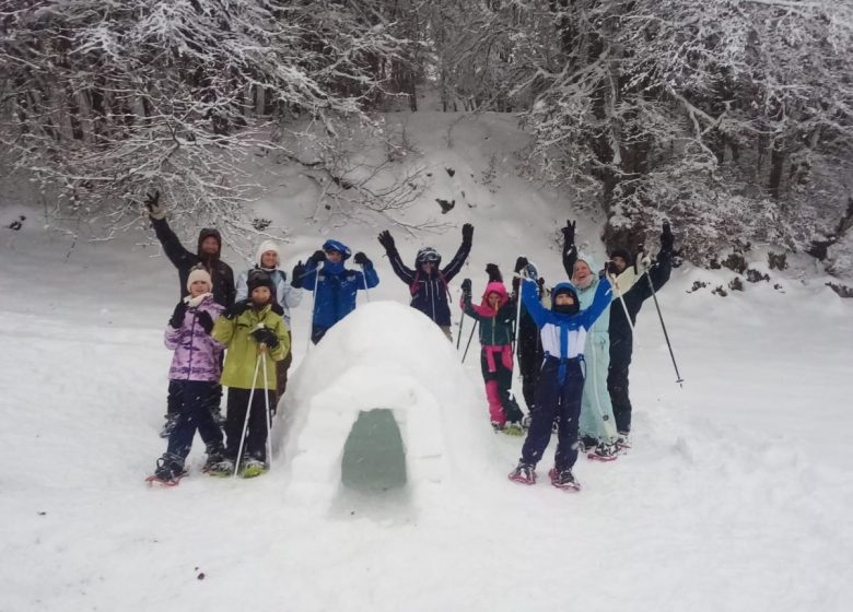 Le village d’Igloo avec le Bureau des Guides