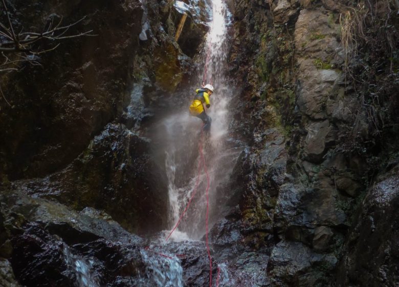 Canyon d’eau chaude avec Adret Canyon